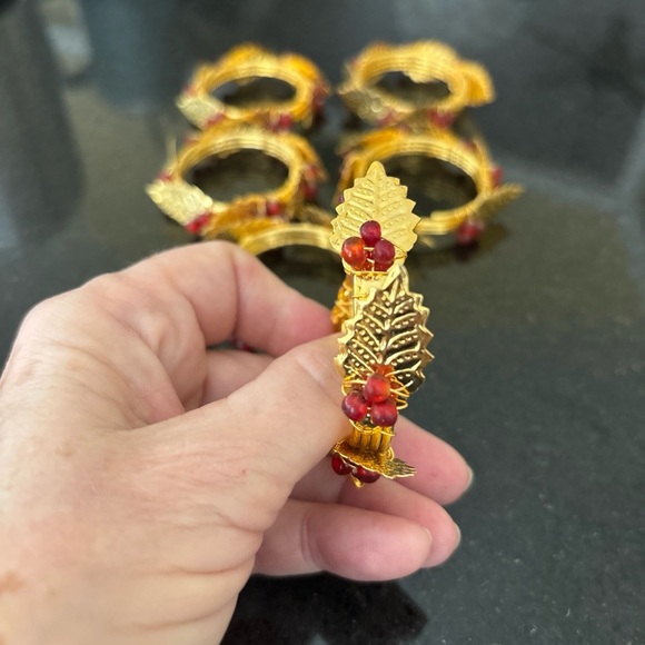 Gold Metal Wire and Leaf with Red Berries Design Napkin Rings Set of 6 Beautiful - Picture 4 of 6